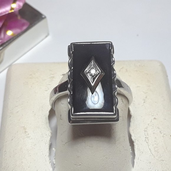 Jewelry - Vintage Rectagular Fancy Top Onyx with Natural Diamond 10Kt White Gold Ring16031